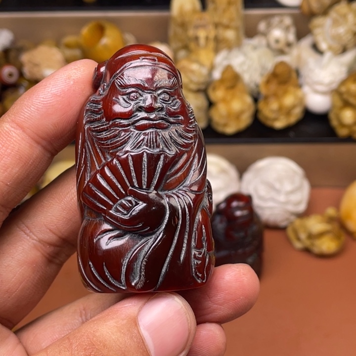 驼骨摆件人攻击样子