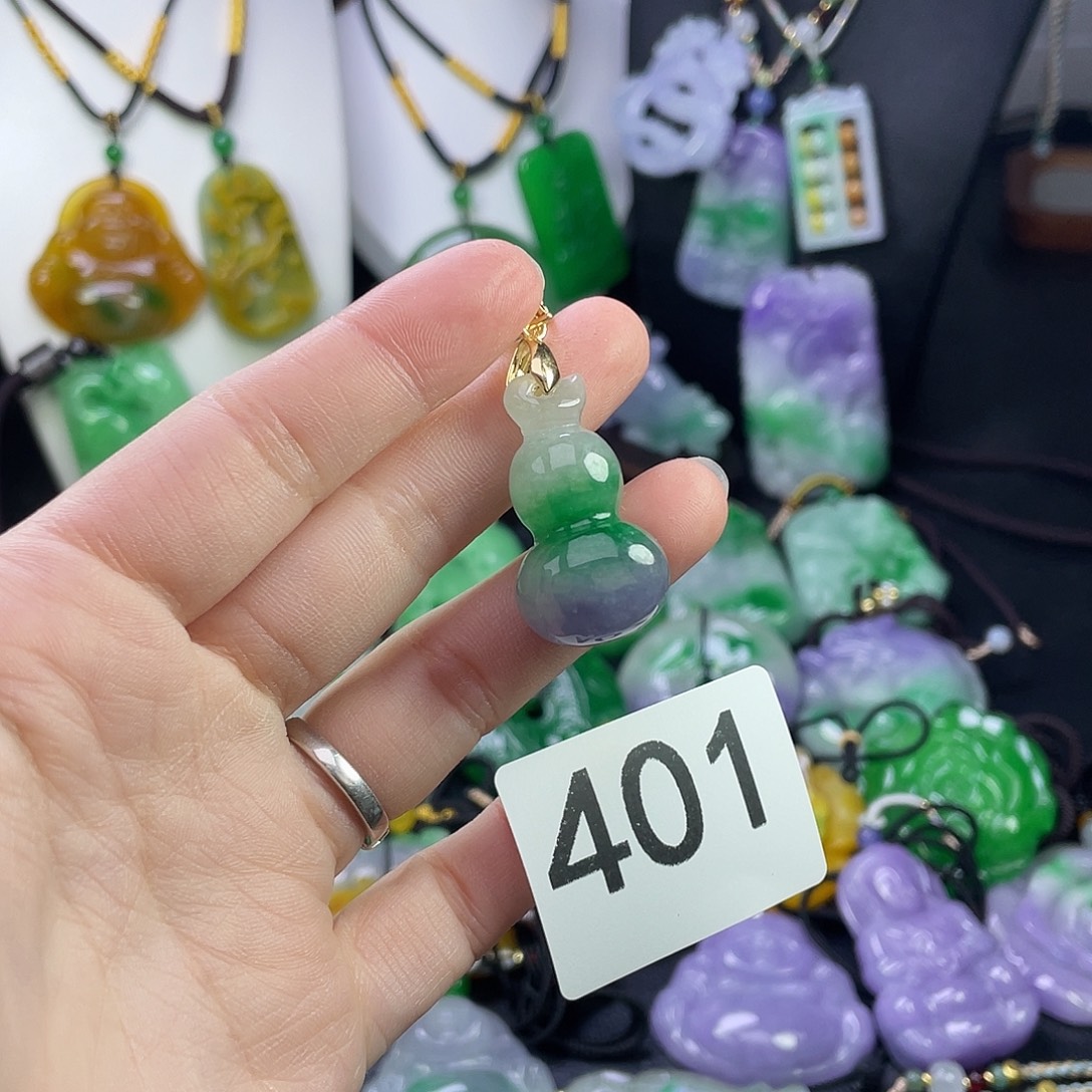 翡翠未镶嵌吊坠(赠链)