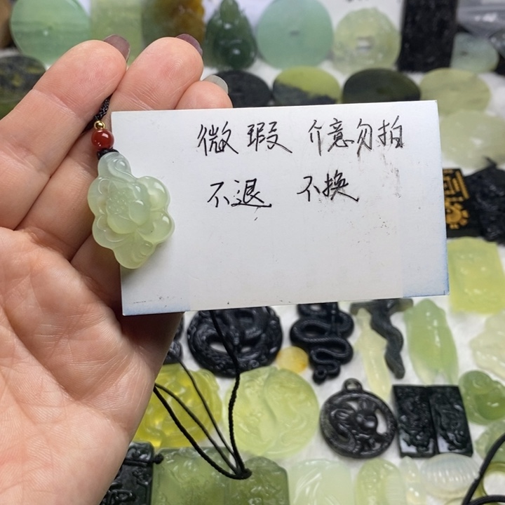 蛇纹石玉颈饰合金