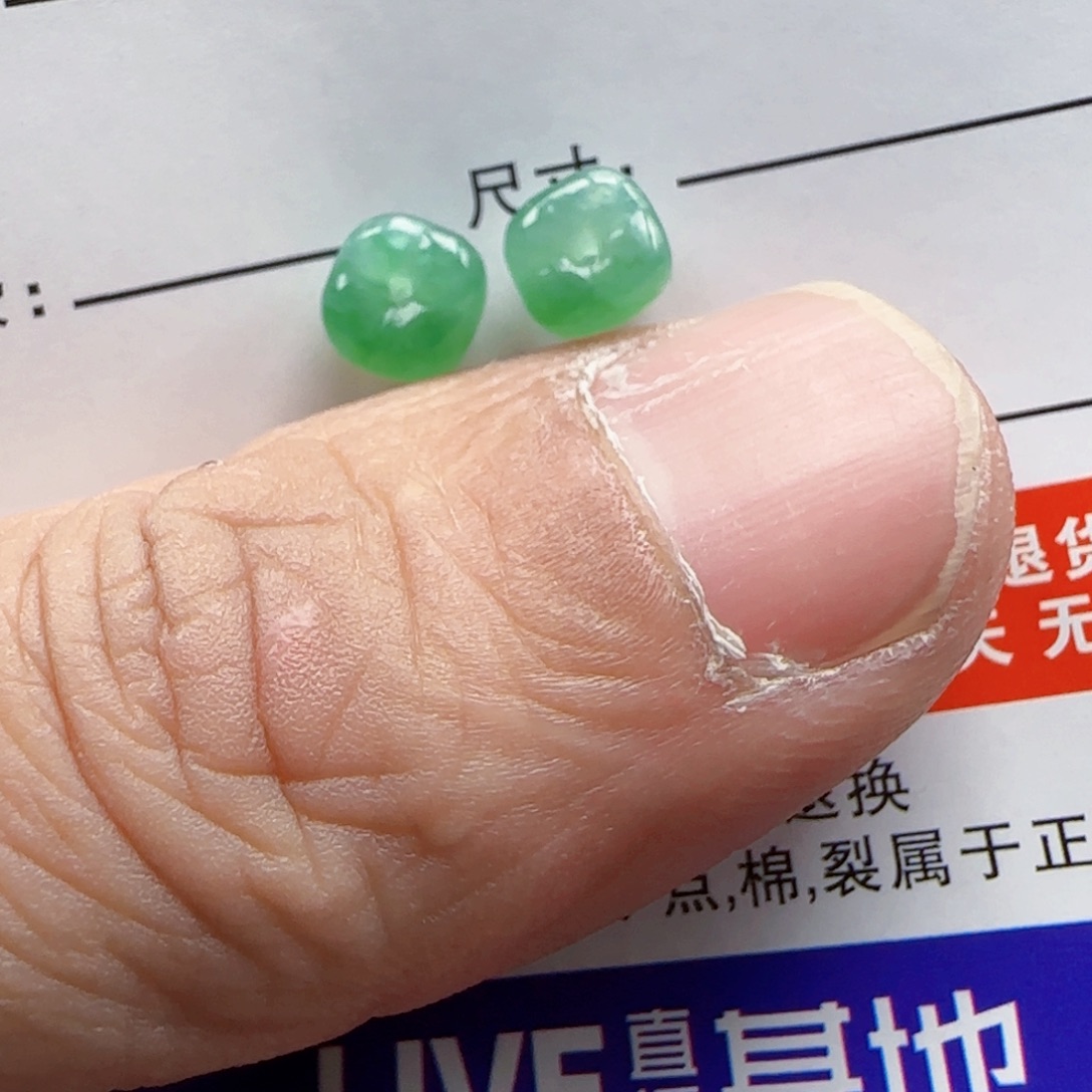 木***香翡翠未镶嵌颈饰99099909