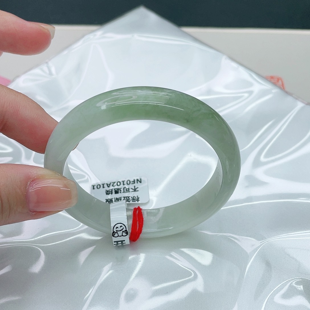 翡翠手镯未镶嵌正53.8