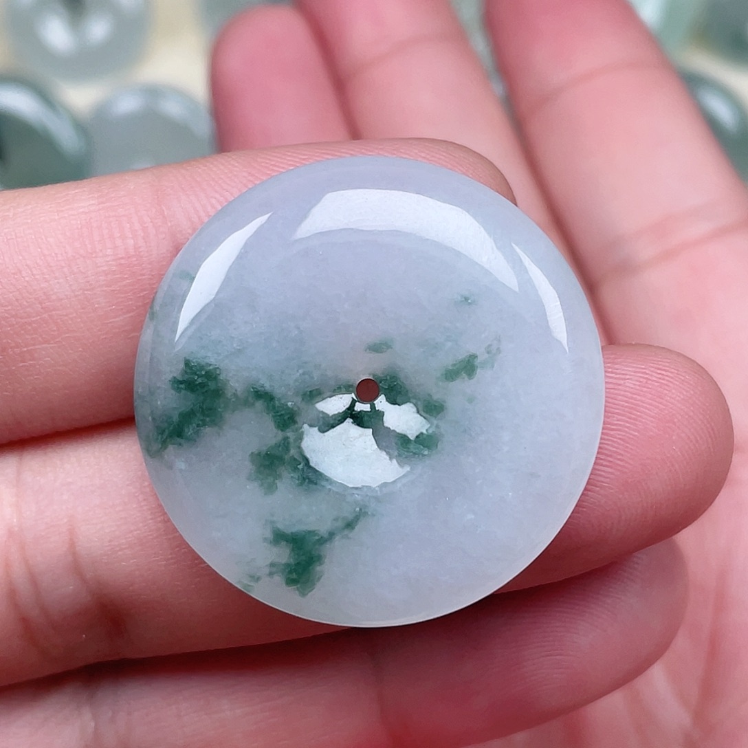 翡翠未镶嵌颈饰平安扣