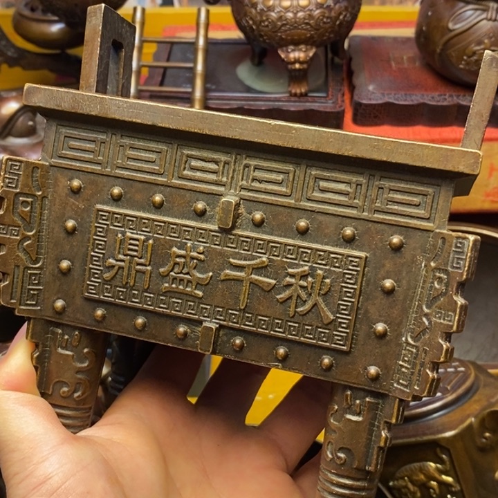 铜器摆件做工精良