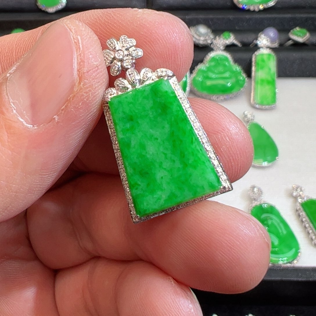 翡翠吊坠(不含链)18K金镶嵌