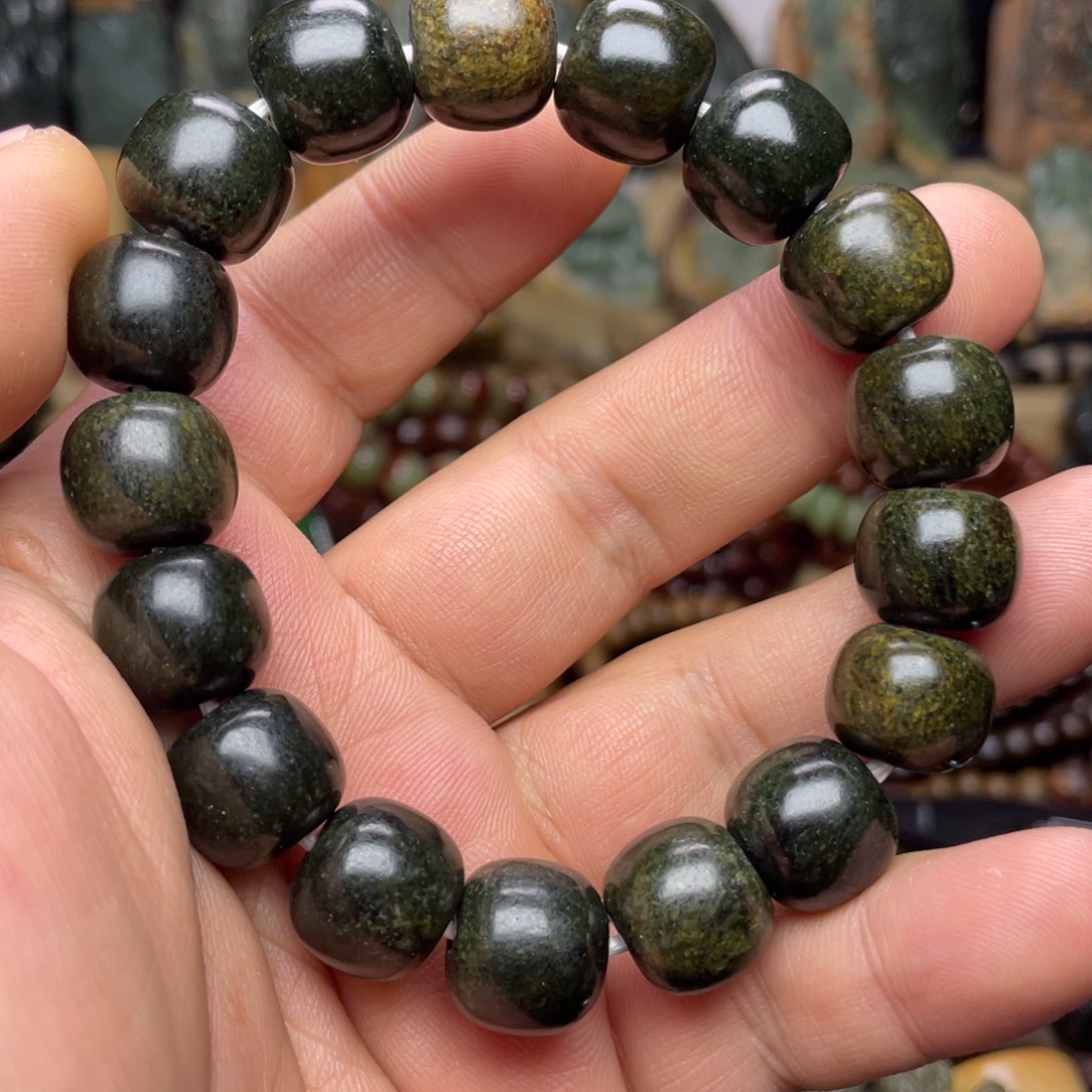 岫岩河磨玉（透闪石质玉）未镶嵌颈饰13×14