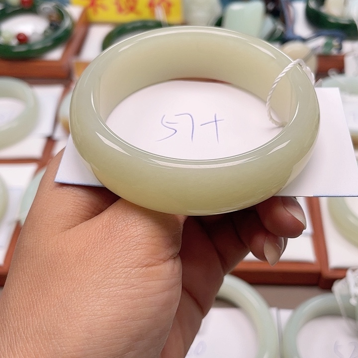 未镶嵌手镯和田玉