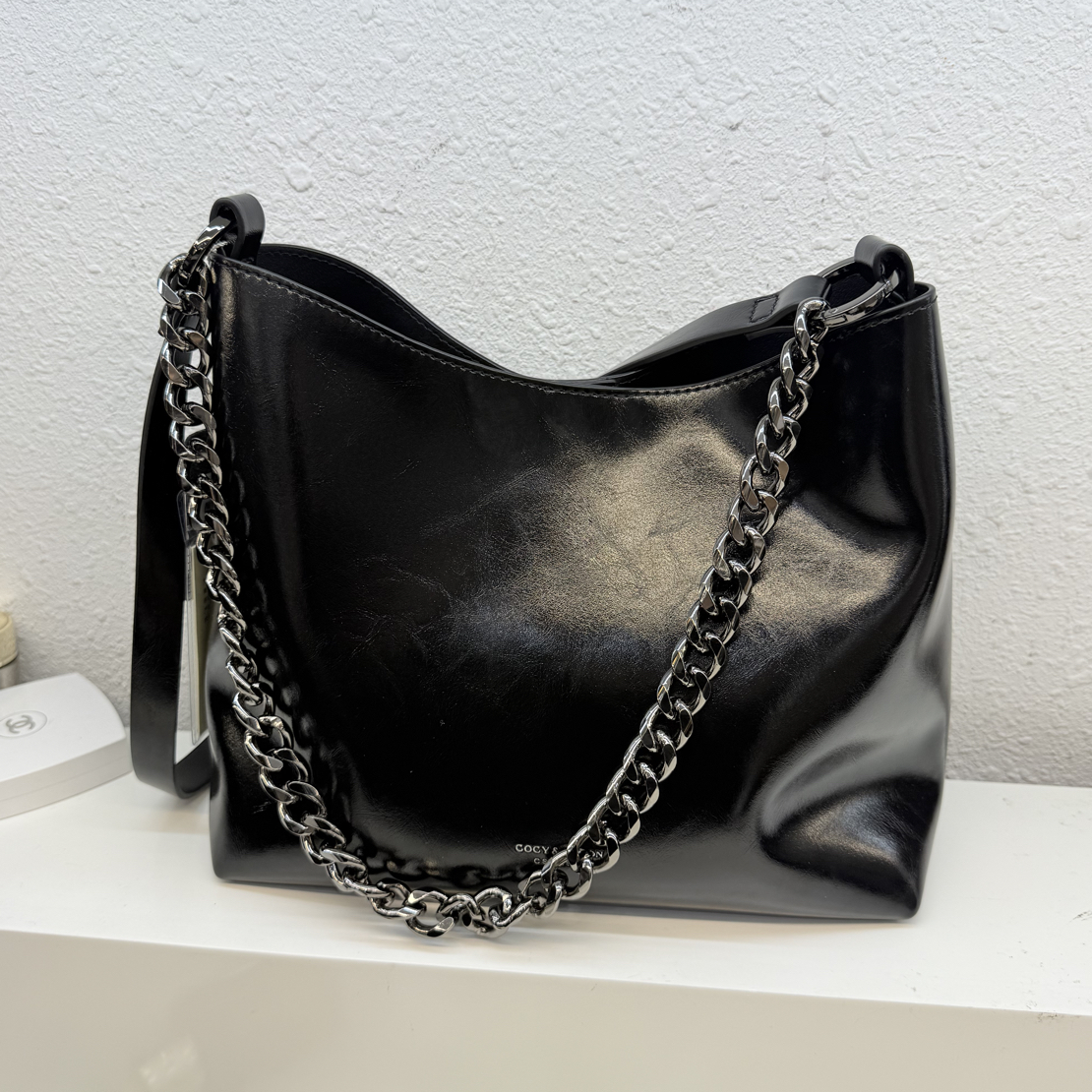 通勤风锁扣单根磁扣轻奢单肩包黑色白色百搭时尚单肩8520款托特包