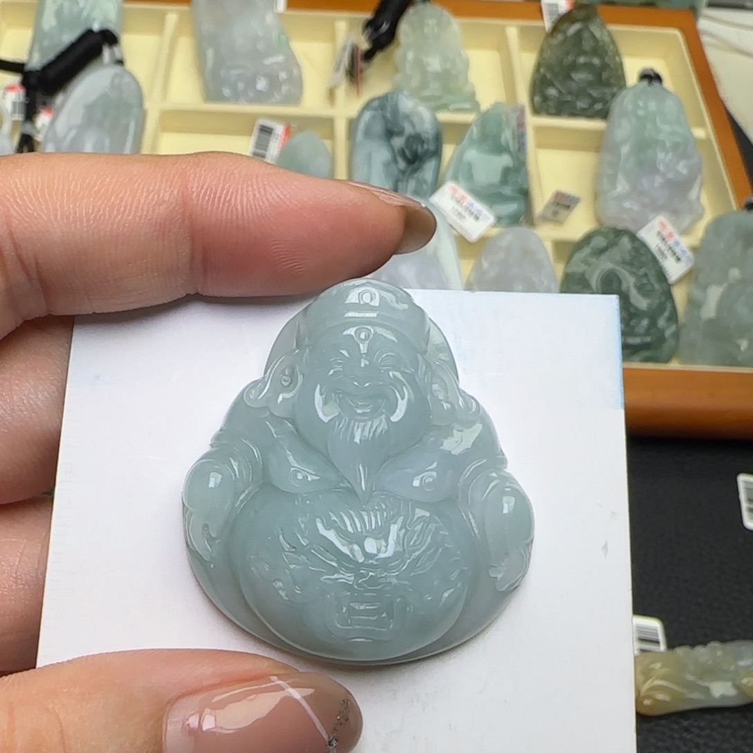 阿***娣翡翠未镶嵌颈饰  