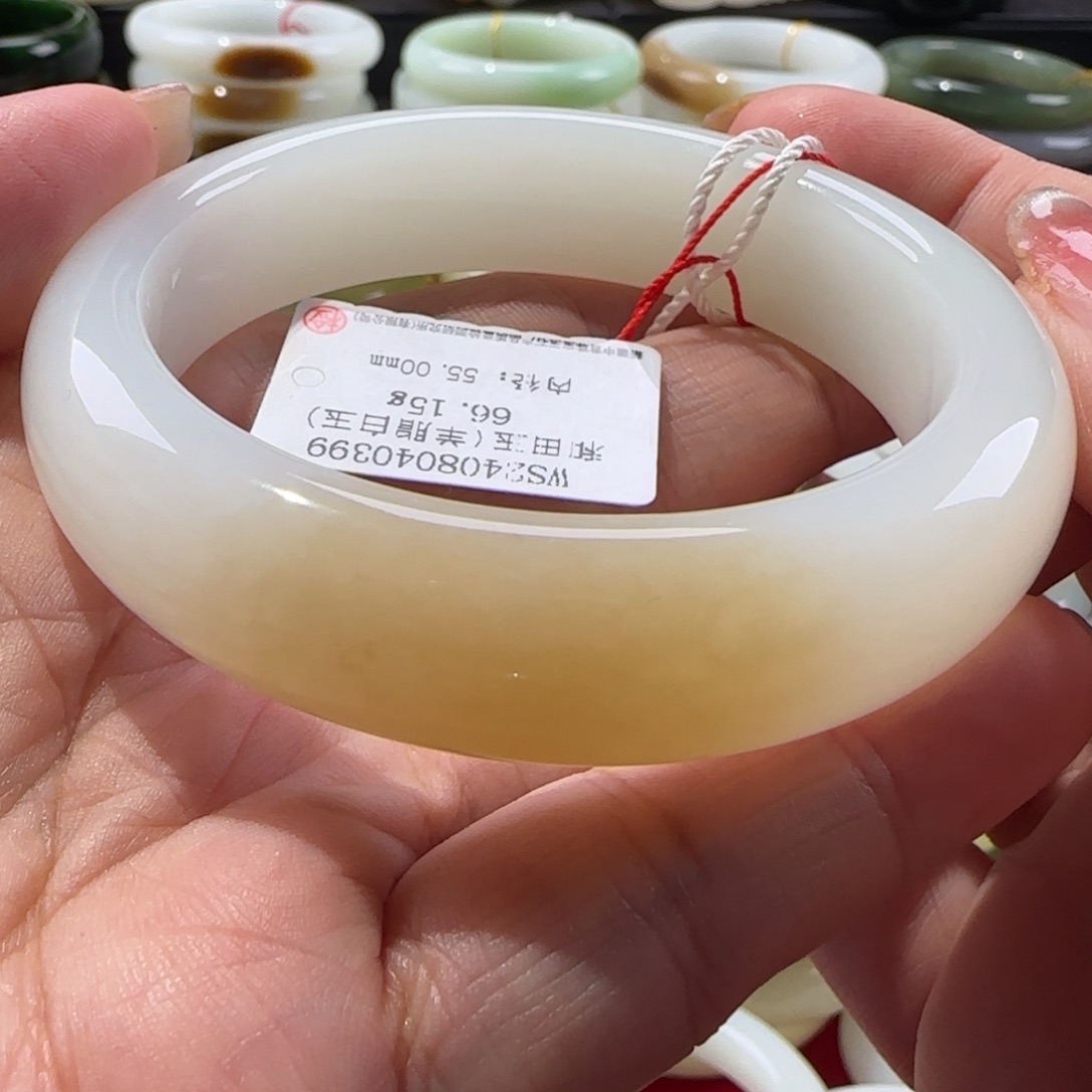 和田玉手镯未镶嵌