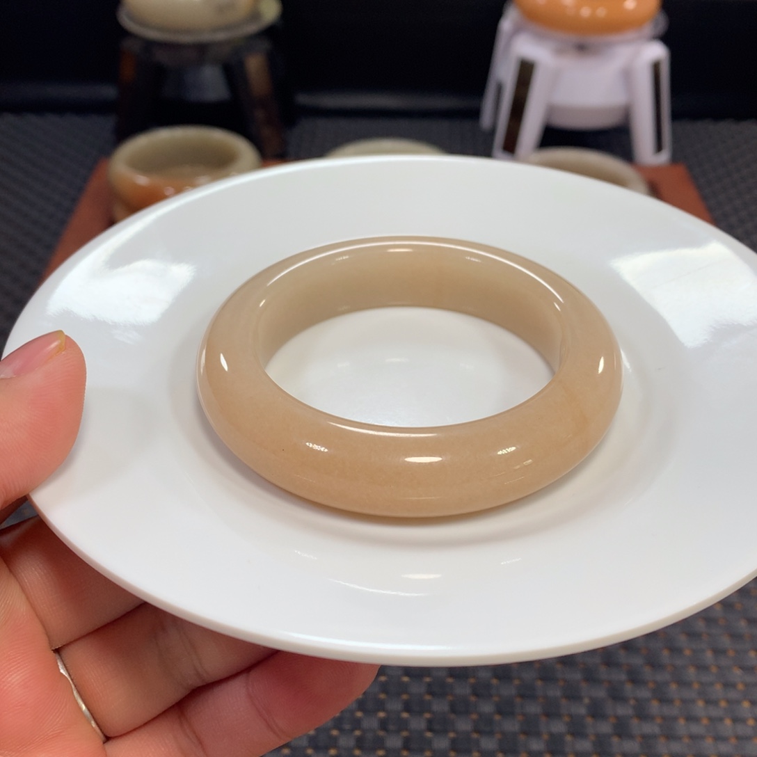 石英质玉（佘太翠）未镶嵌手镯漏56粉糖2号