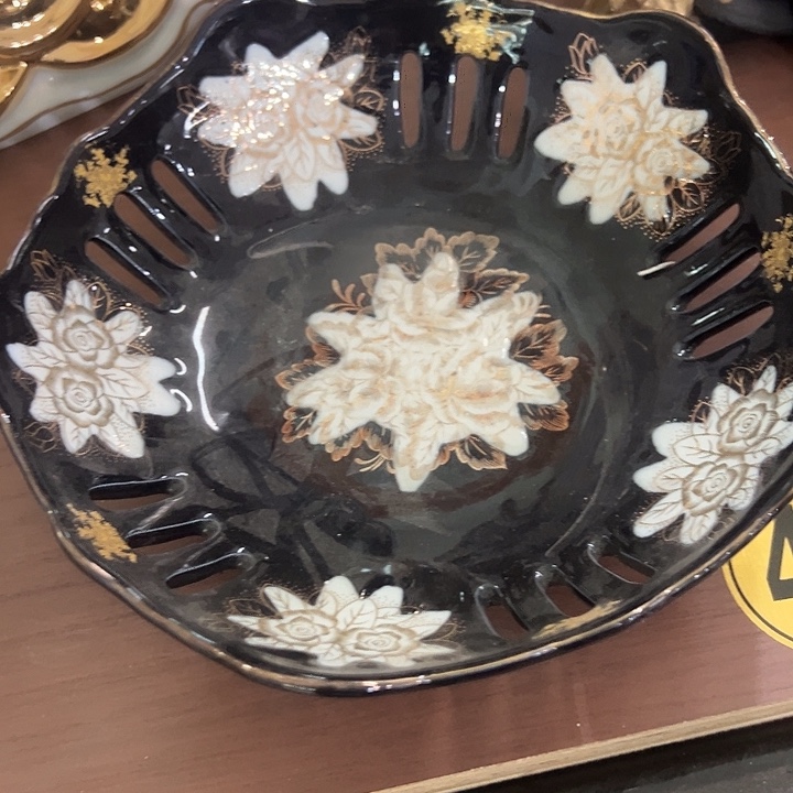 瓷片瑕。。。。。。。。。。。。。