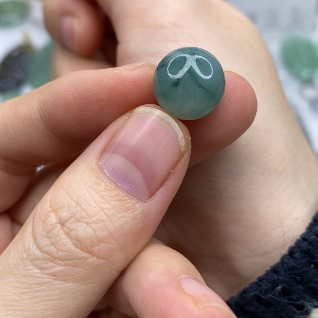 翡翠未镶嵌颈饰珠子