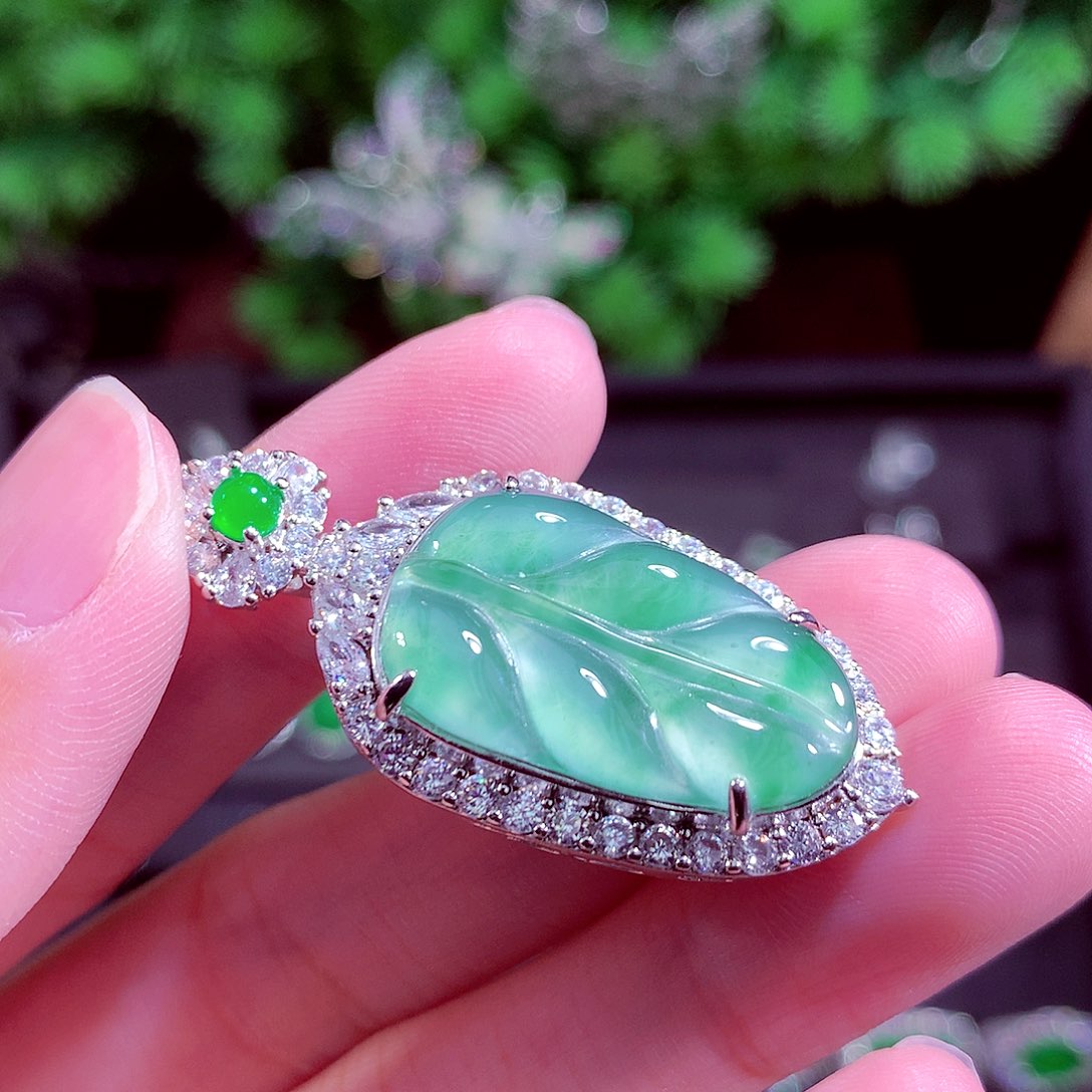 颈饰未镶嵌翡翠天然