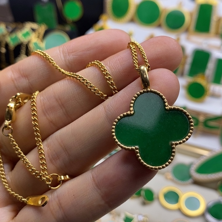 乾***M钛钢时尚四叶草吊坠