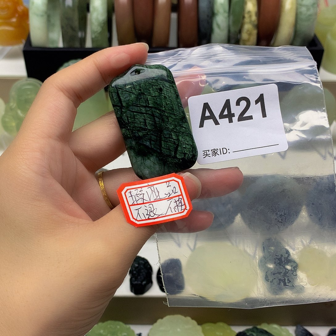 蛇纹石玉颈饰未镶嵌