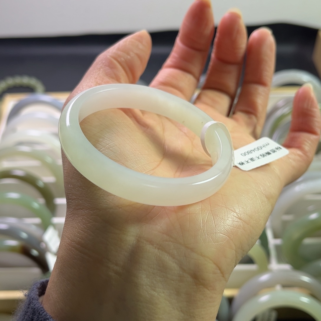 和田玉手镯52圈口未镶嵌