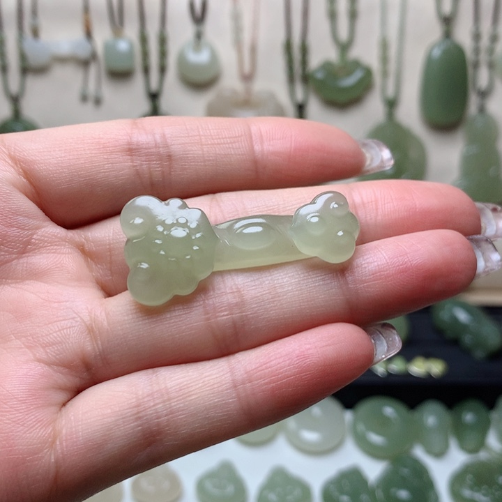 和田玉吊坠未镶嵌