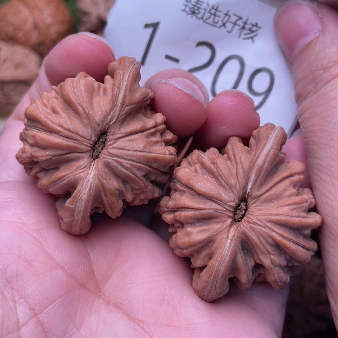 文玩核桃把件满肉楼43