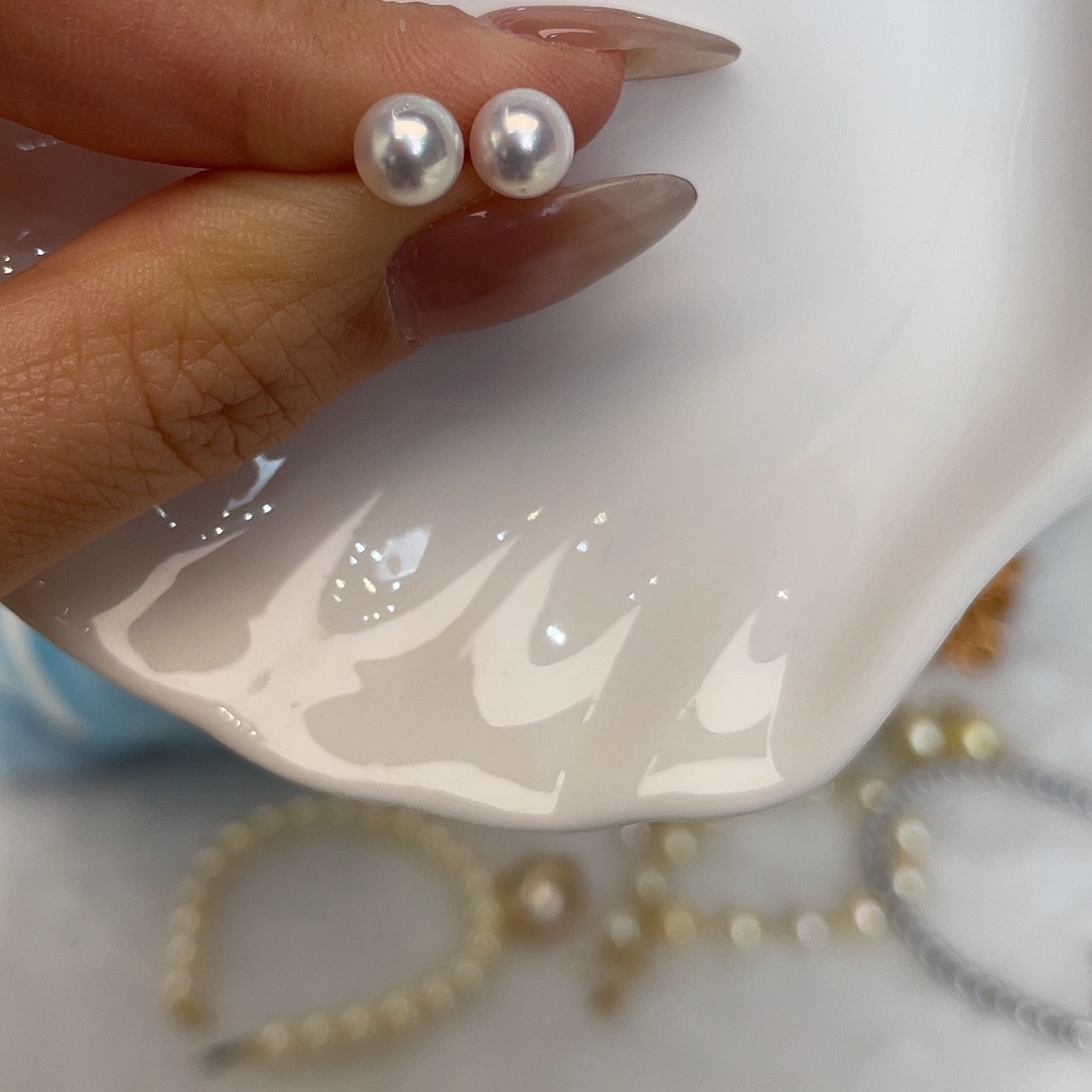 18K金镶嵌海水珍珠耳饰