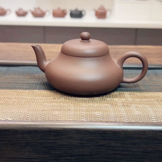 紫砂茶壶黄龙山原矿底槽清半手工瑕（160 cc）