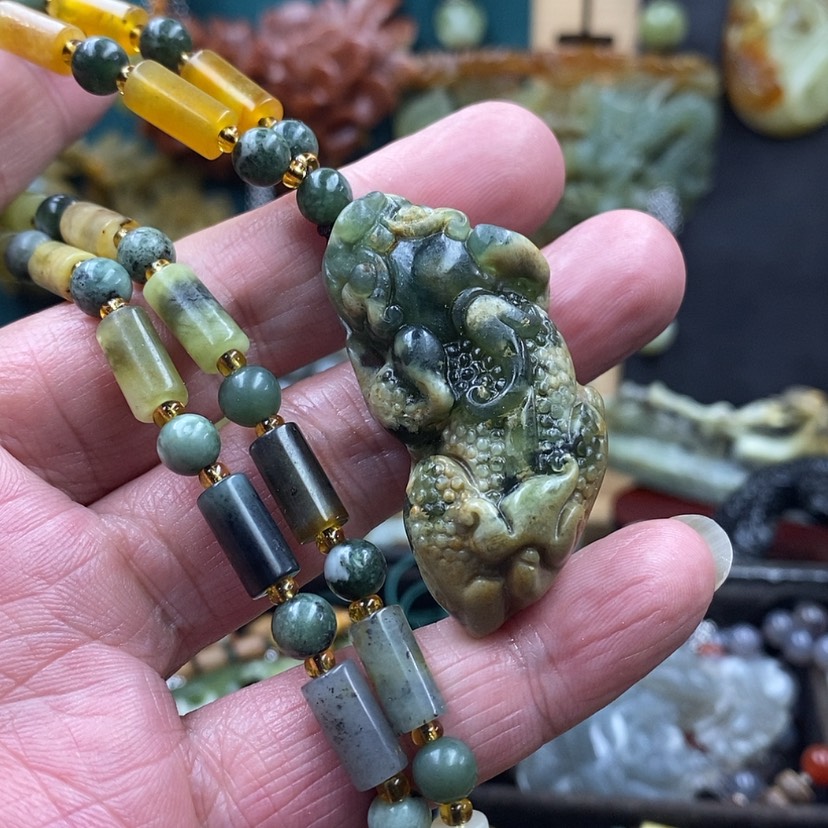 【闪购商品】蛇纹石玉吊坠未镶嵌