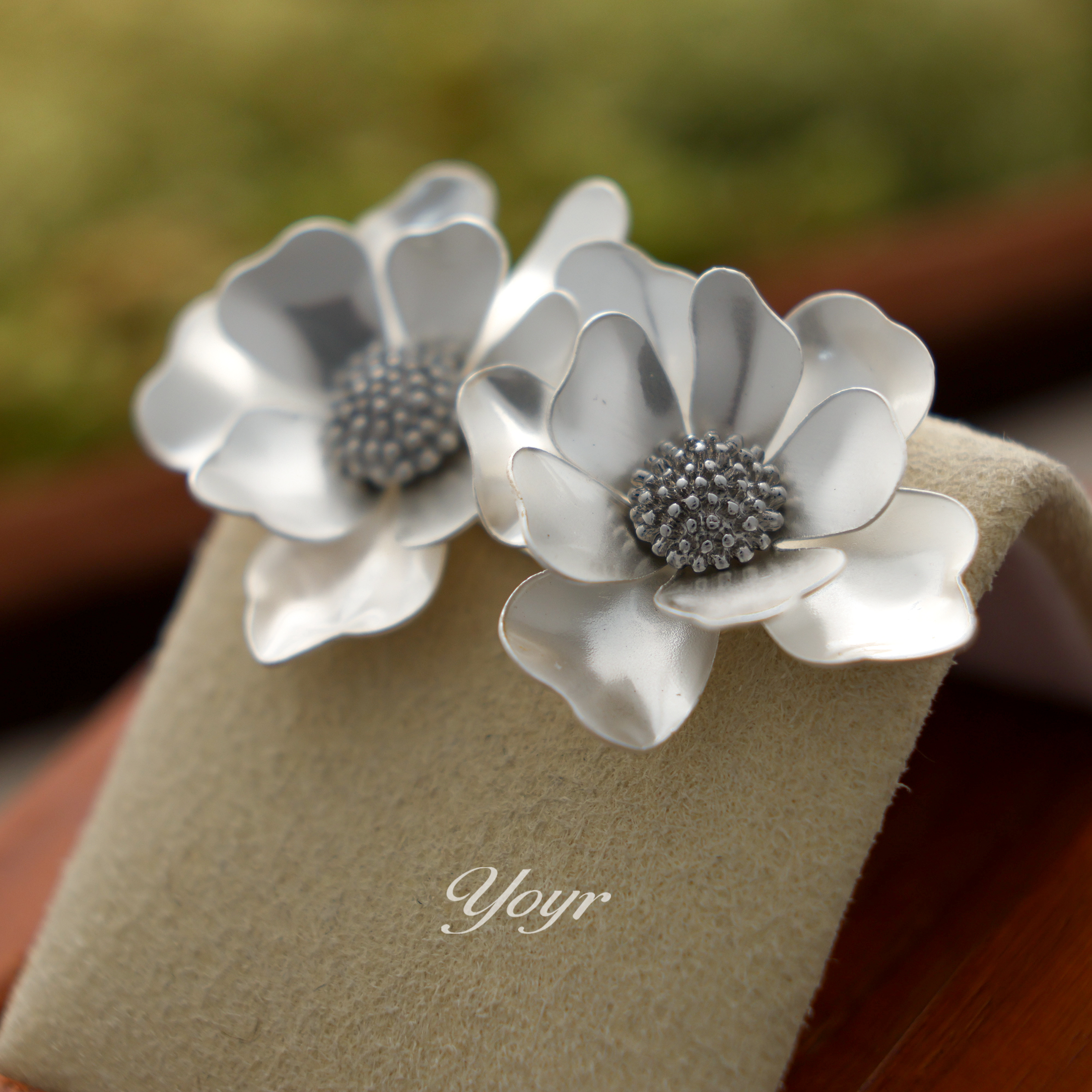 YOYR 黄铜耳饰 哑光山茶花朵耳钉冷淡风高级感轻奢时尚气质耳环女