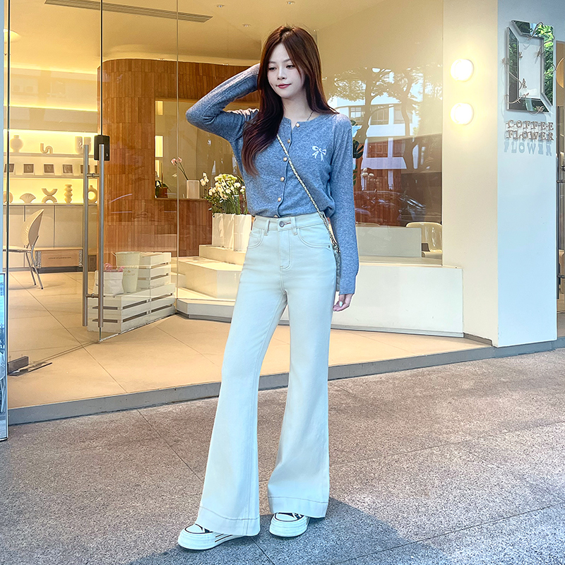 米杏色微喇牛仔裤女款2025年新款秋季四面弹高腰修身显瘦喇叭裤