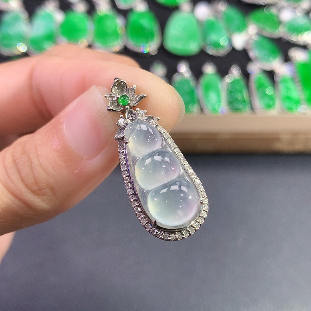 翡翠18K金镶嵌吊坠(赠链)