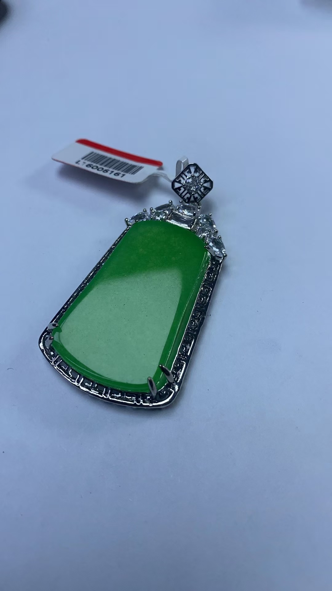 YY79【邂逅翡翠高冰吊坠，冰透绿意，开启浪漫时光】
