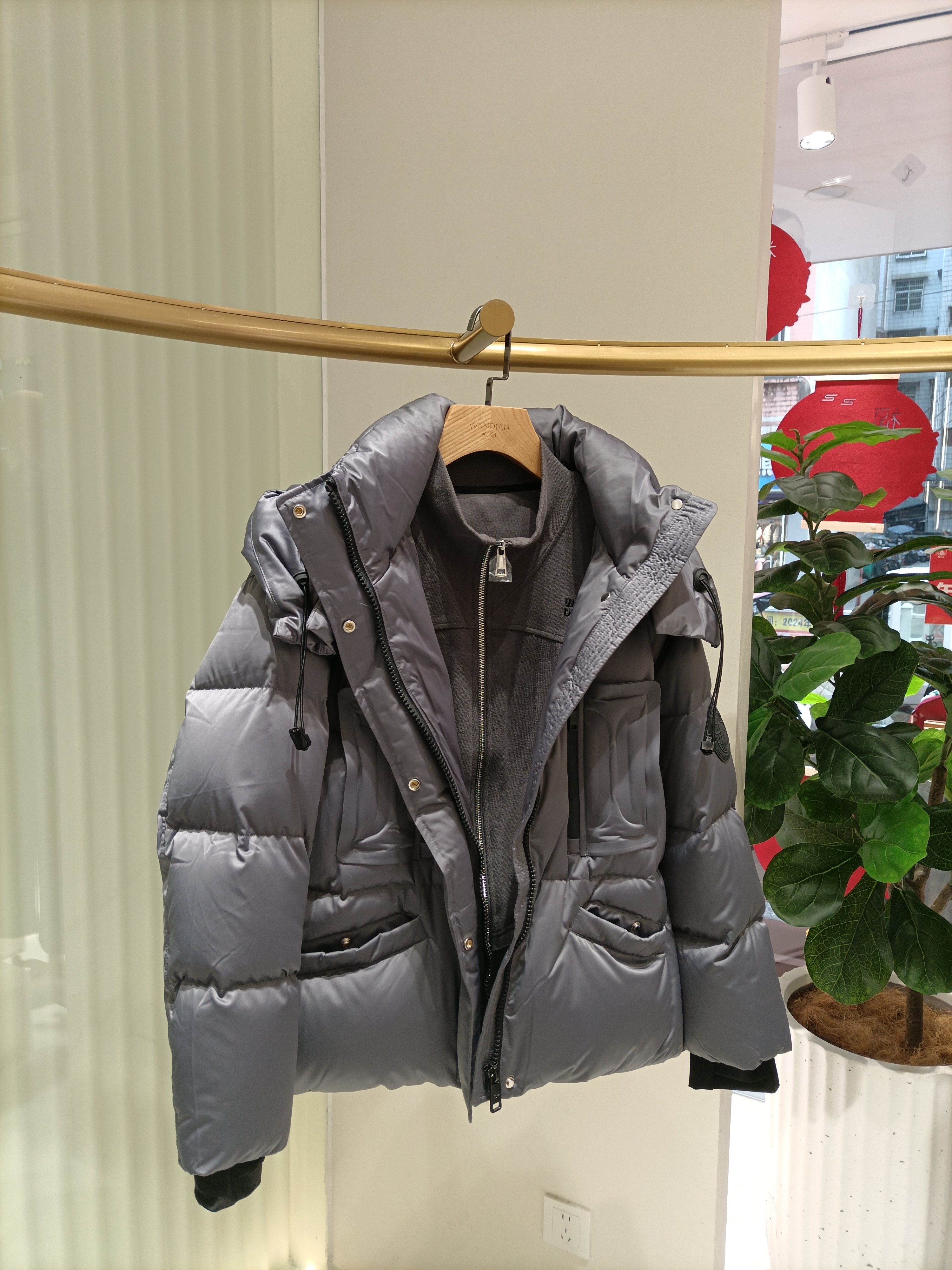 极致灰中长款羽绒服