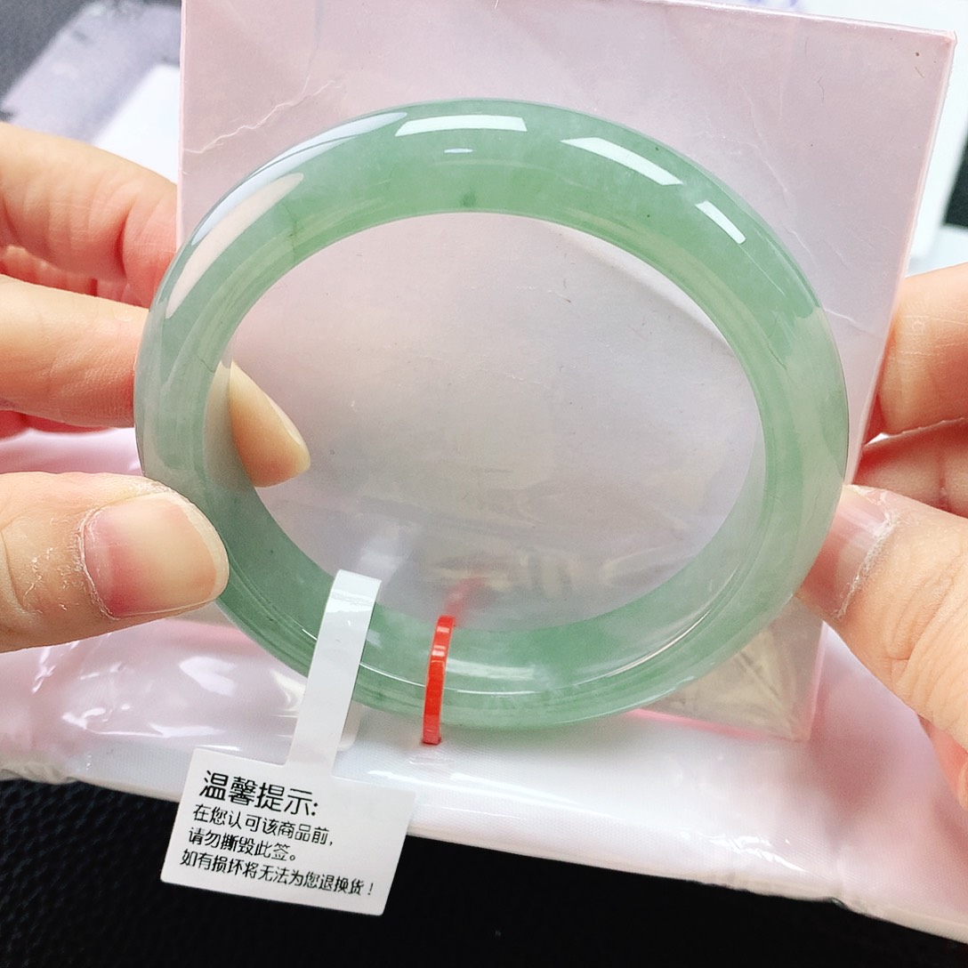 翡翠手镯未镶嵌57圈