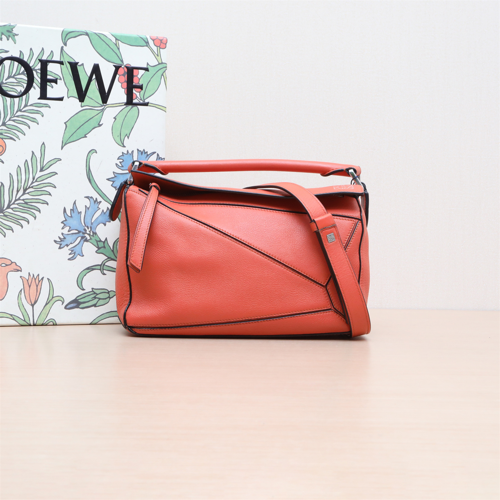 95新 LOEWE/罗意威 斜挎包 24 几何包 小号 P244590597