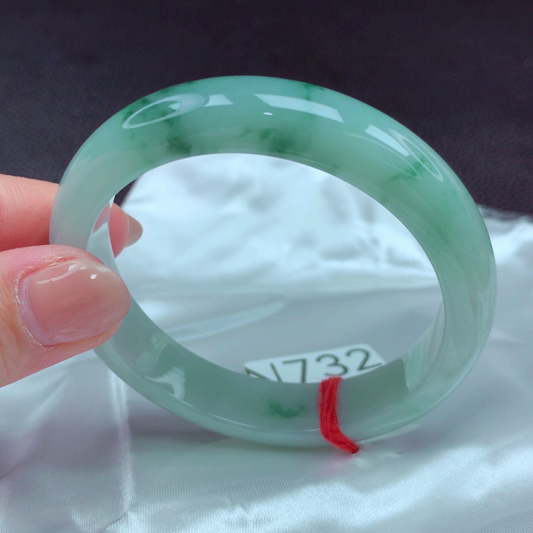 翡翠手镯未镶嵌手镯88