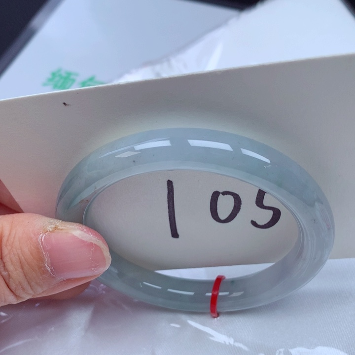 翡翠手镯未镶嵌翡翠