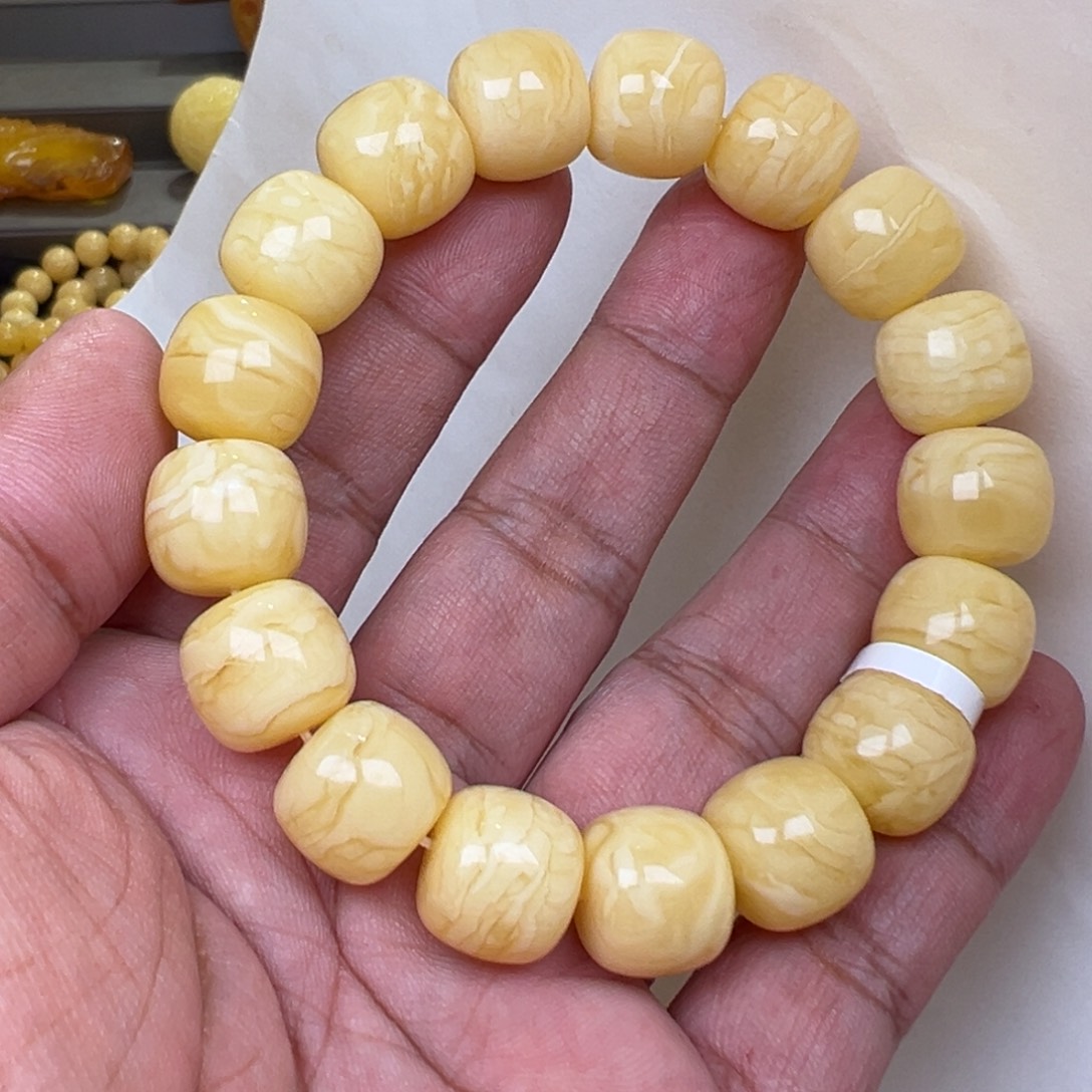 蜜蜡未镶嵌裸石14加31.52克