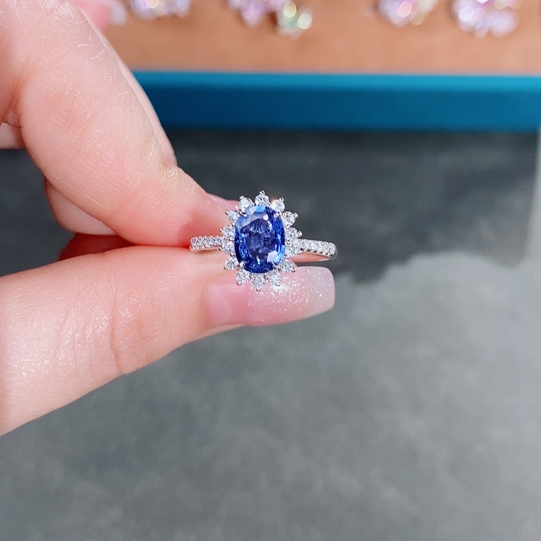 戒指蓝宝石18K金镶嵌1.28ct矢车菊