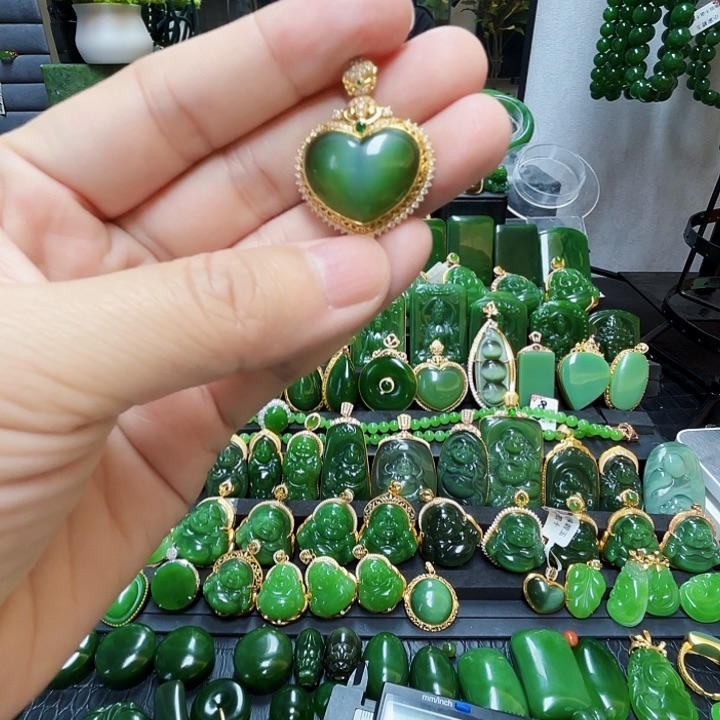 和田玉（碧玉）18K金镶嵌颈饰