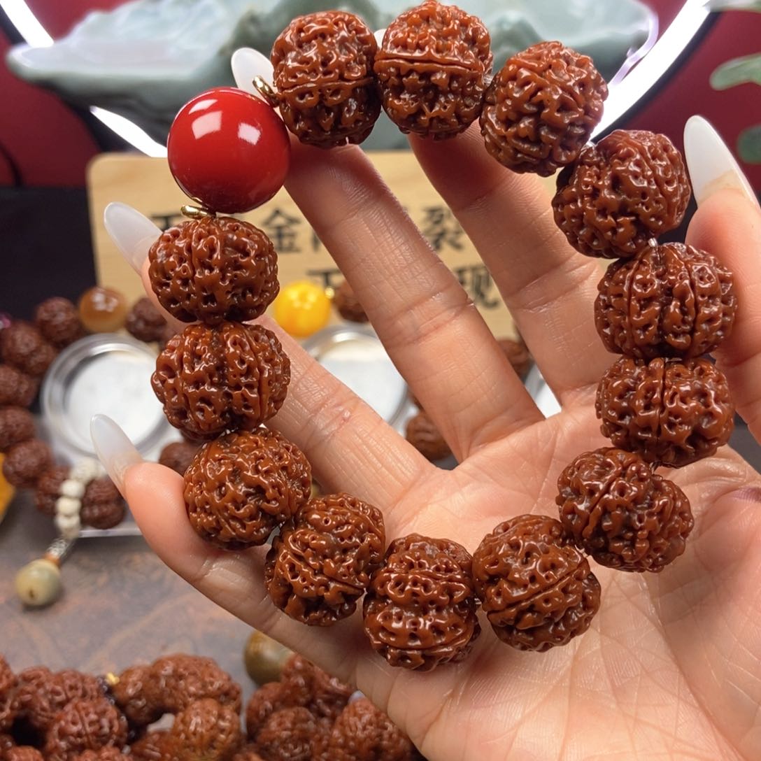 金刚菩提吊坠521 红。