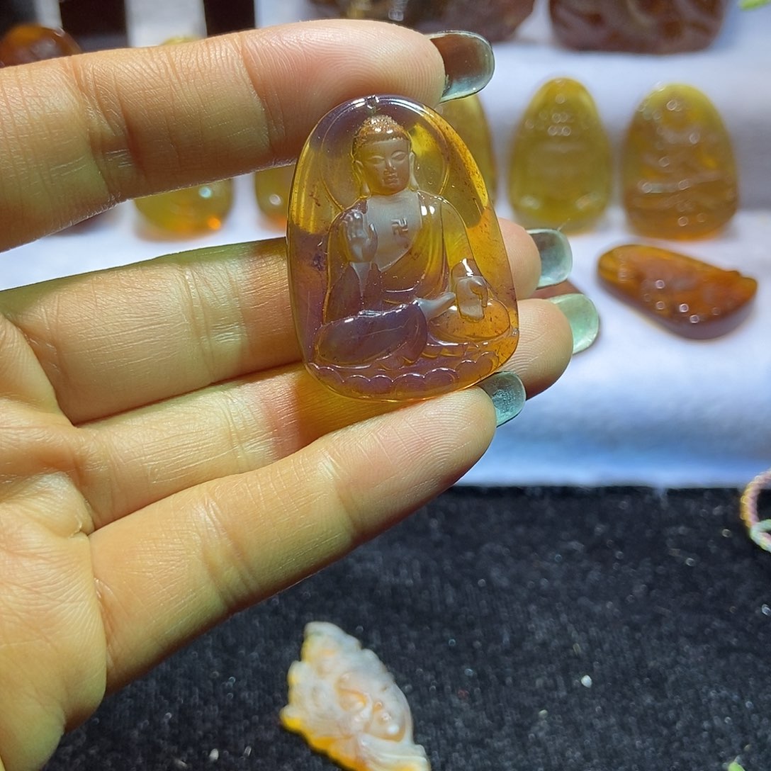 琥珀颈饰未镶嵌阿弥陀佛