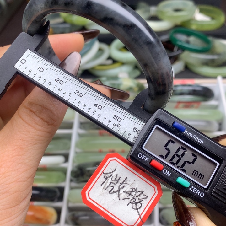 蛇纹石玉未镶嵌手镯848