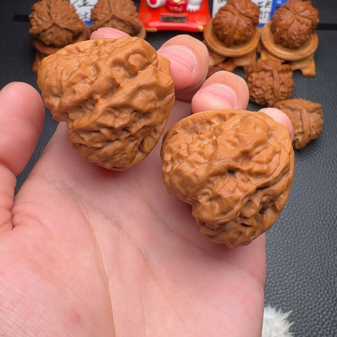 桃核把件三角蛤蟆头精品配对