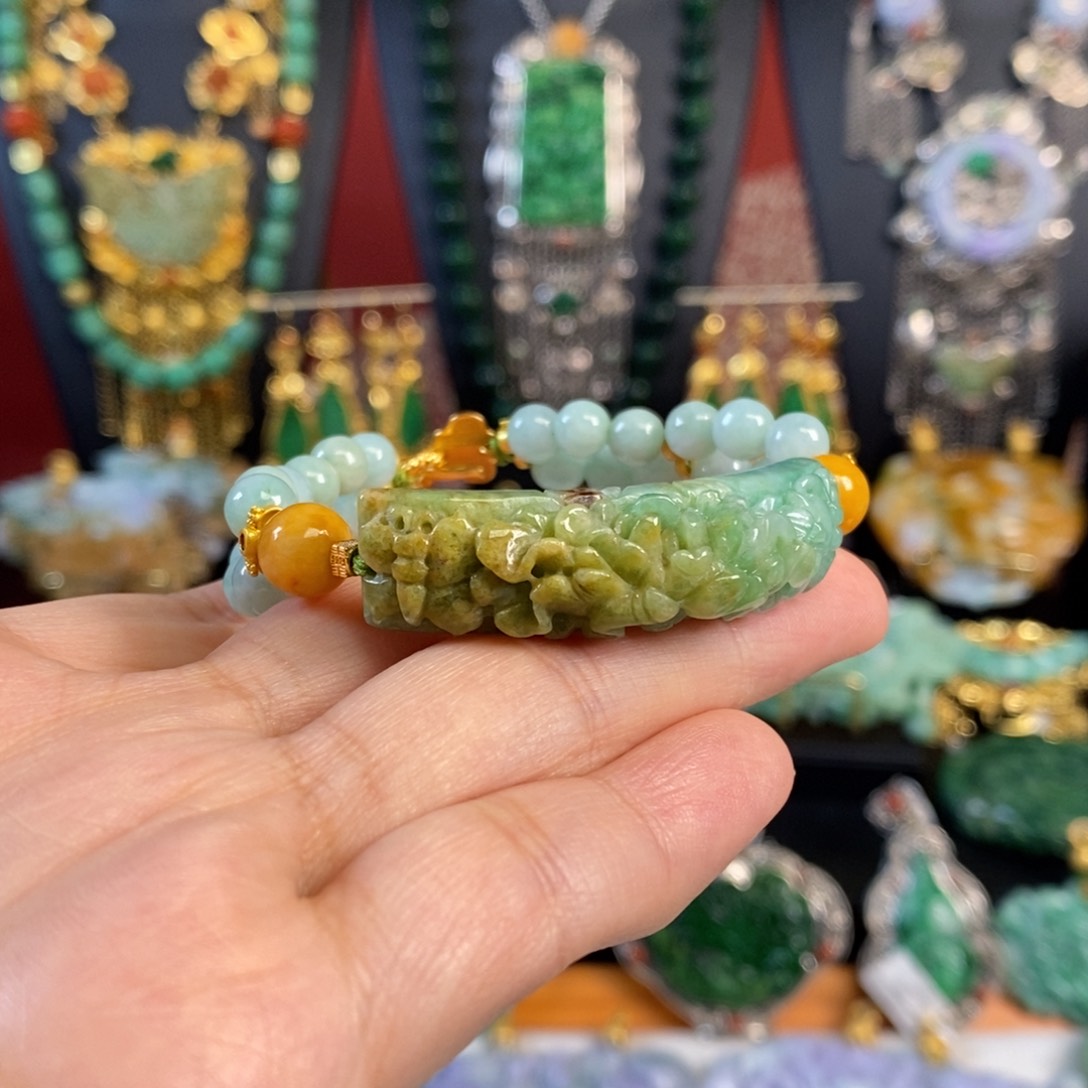 翡翠颈饰未镶嵌蝶恋花手牌 亏清