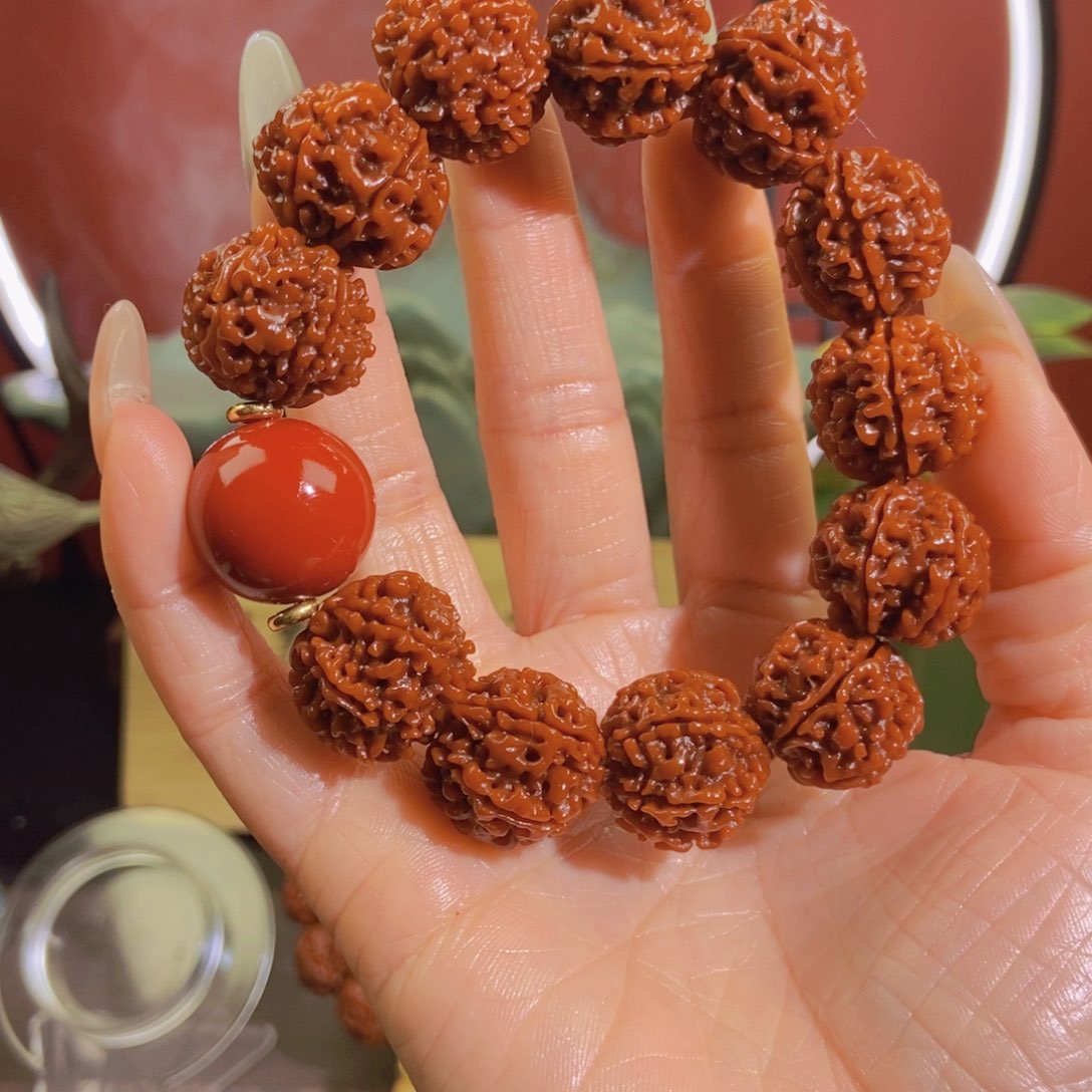 金刚菩提吊坠620红。          