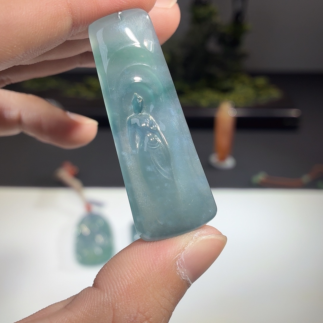 翡翠未镶嵌颈饰悟道