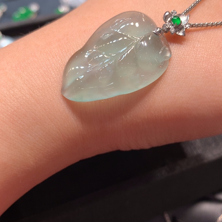 【闪购商品】颈饰18K金镶嵌翡翠翡翠