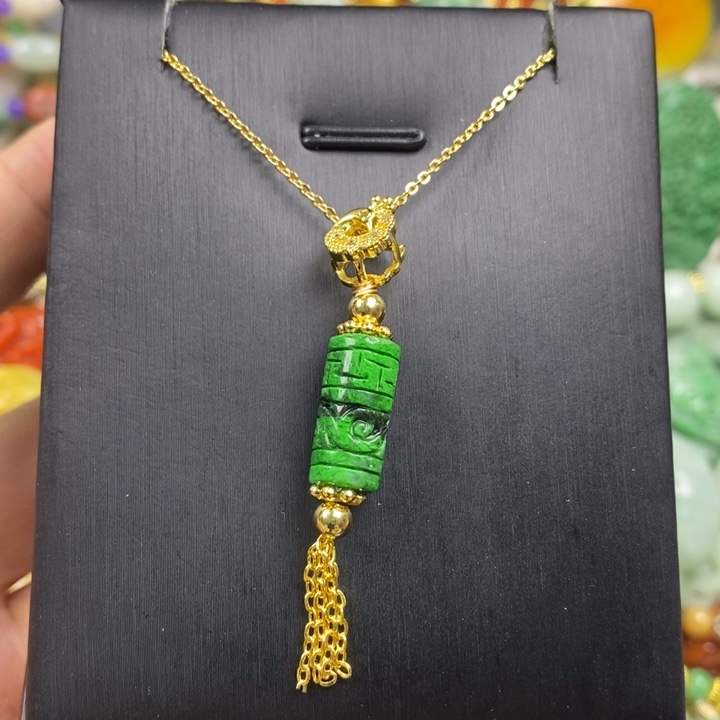 翡翠未镶嵌吊坠(赠链)