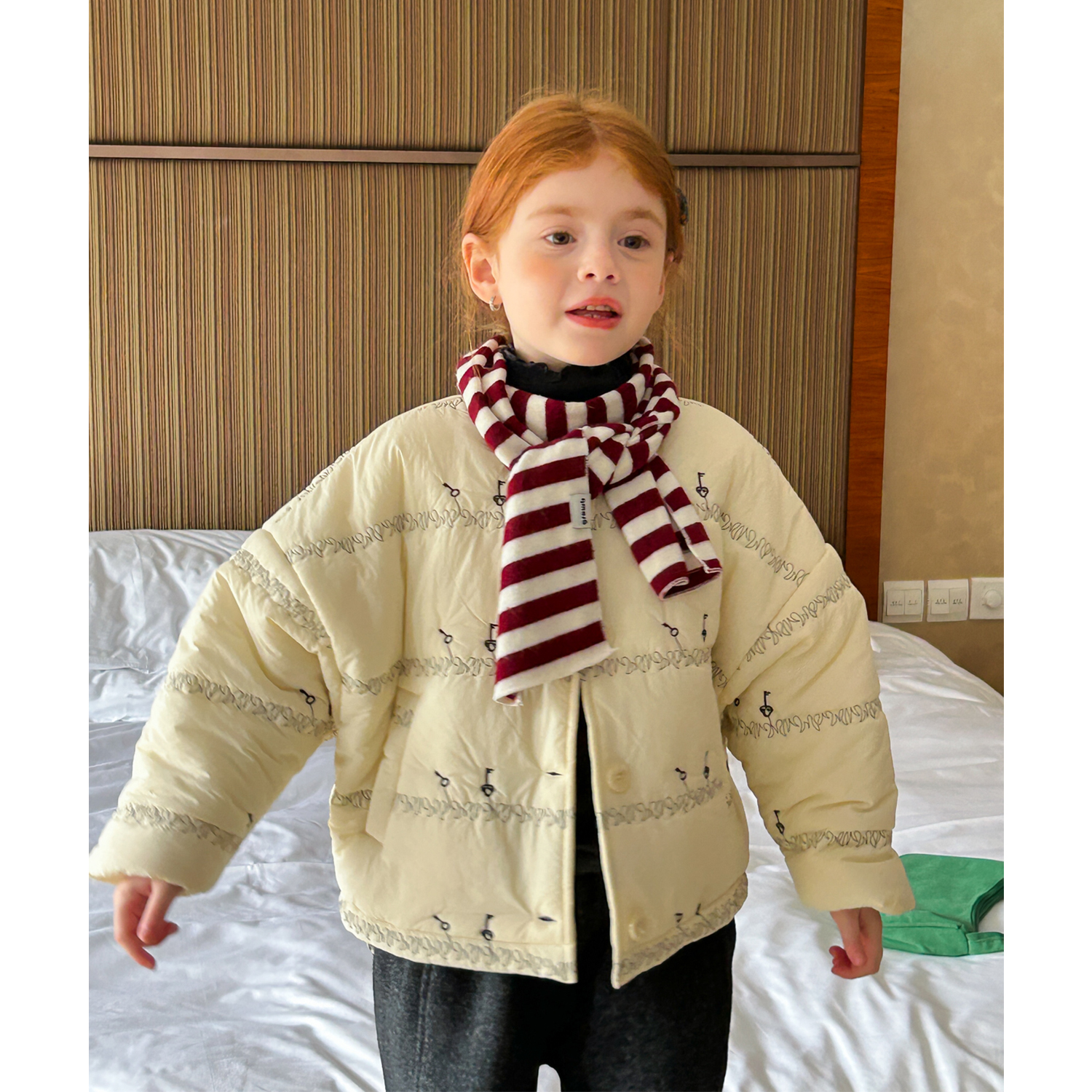 90-150女童绣花加绒棉服外套+加绒呢子裤