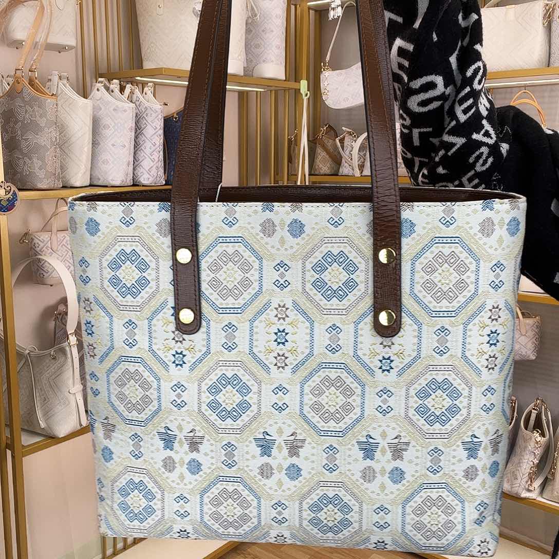 蚕丝蟒龙纹托特包