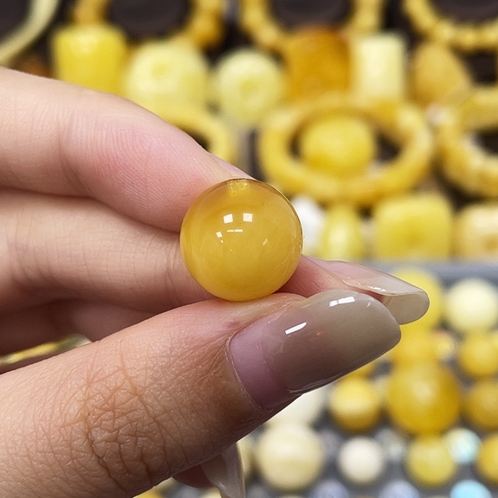 琥珀未镶嵌裸石13.1mm瑕 266