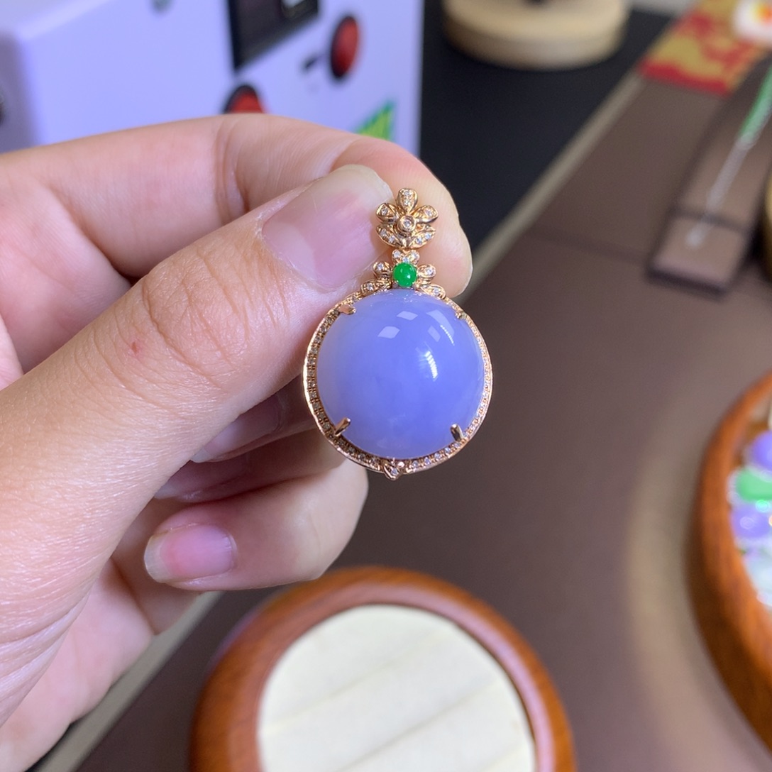 翡翠18K金镶嵌颈饰翡翠